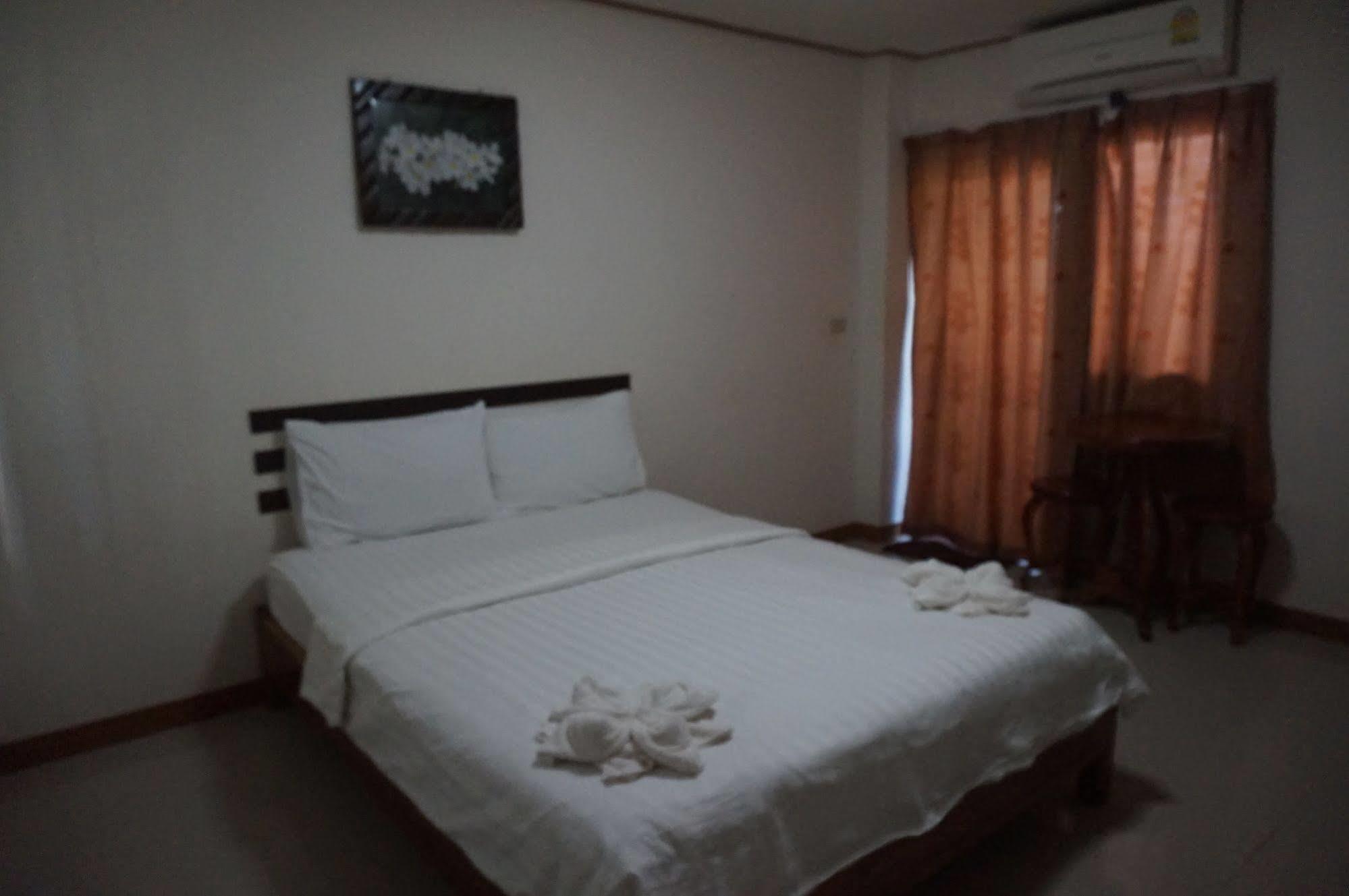 Gongaew Mansion Hotel Ubon Ratchathani Exterior photo